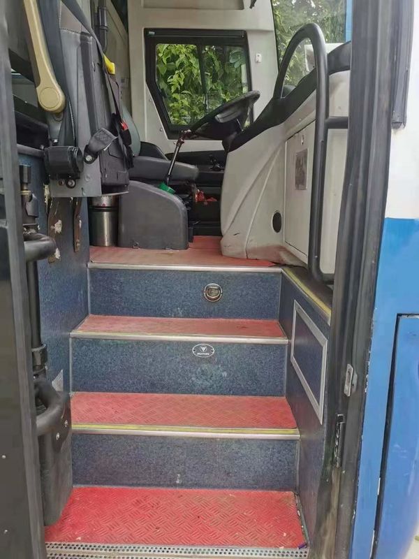 Autobus touristique de 12 m d'occasion avec 50 places et suspension à ressorts à feuilles