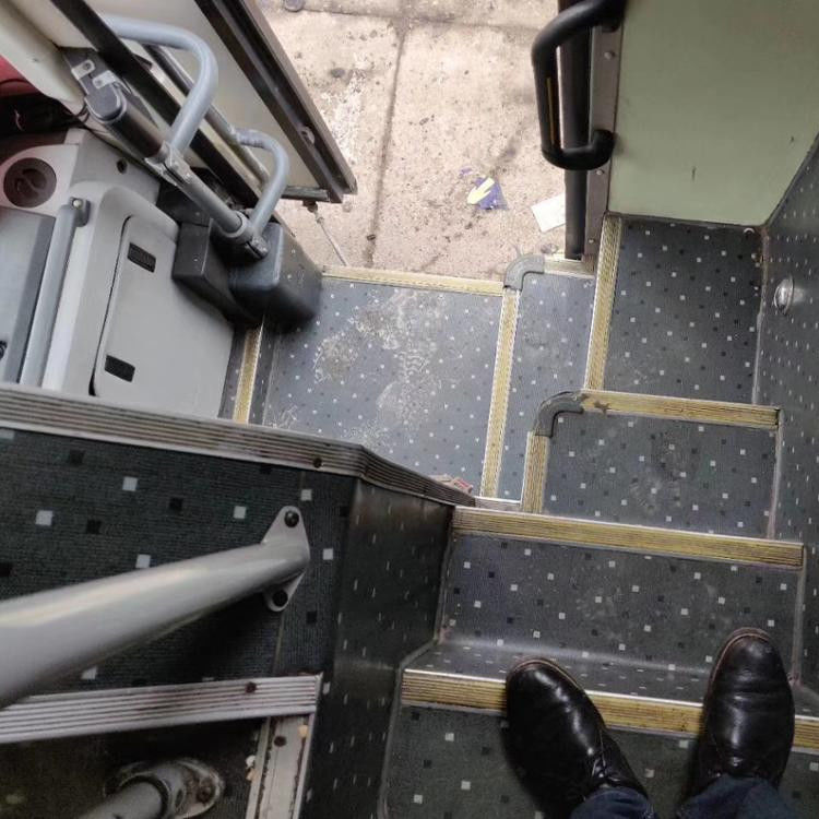 Autobus et autocars d'occasion 50-60 places King Long Bus Coach pour répondre aux besoins des clients