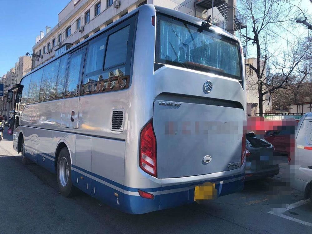Autobus d'occasion avec transmission manuelle aux Émirats arabes unis 38 sièges 12000*2550*3830mm Luxe