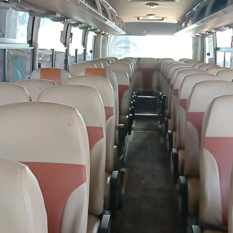 Chauffeur gaucher 70 places Bus de luxe Tour Coach de passagers avec Euro 4 norme d'émission