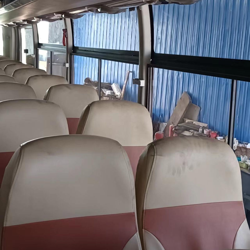 Chauffeur gaucher 70 places Bus de luxe Tour Coach de passagers avec Euro 4 norme d'émission