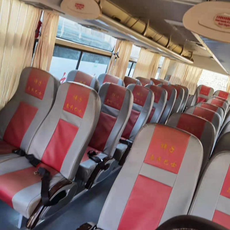 Bus de luxe de 35 places avec un volume de compartiment à bagages de 2,7 m3 et une largeur totale de 2430 mm