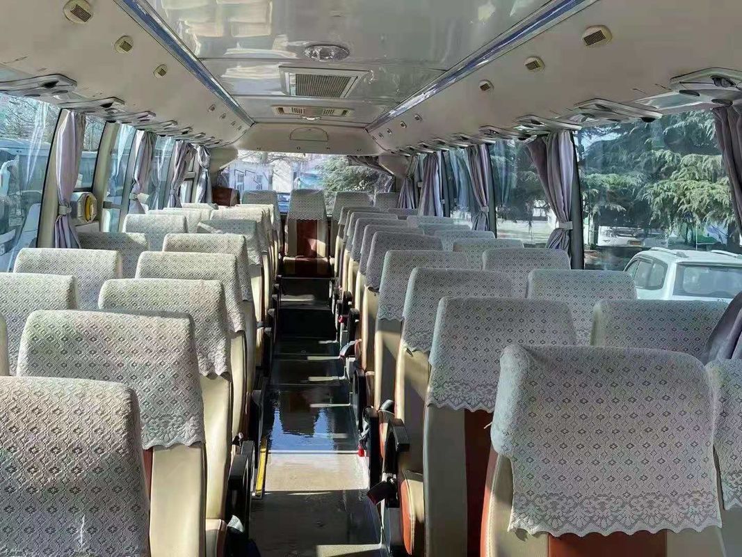 57 sièges Autobus de luxe Passagers touristes 18000 kg Poids brut du véhicule 50 sièges utilisés