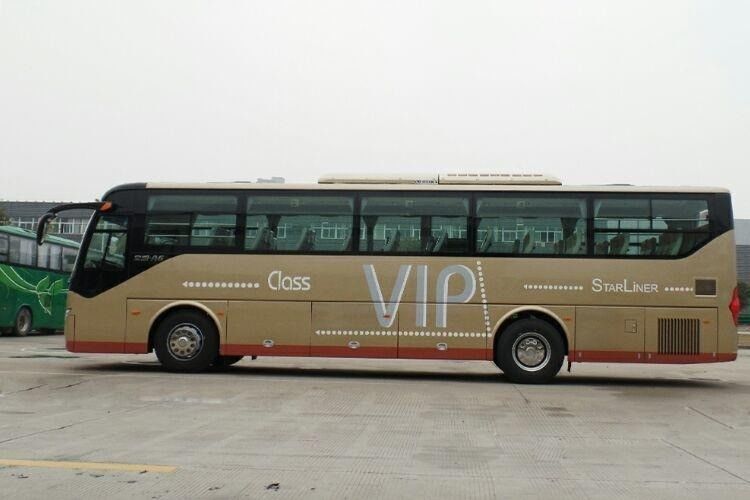 Conception de bus de fête de luxe de 12 m avec moteur Yuchai et bus de 67 places.