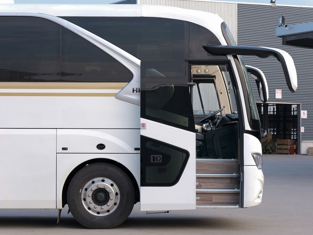 Bus public de style 53 sièges 12m design couleur Bus de luxe avec carburant Deisel