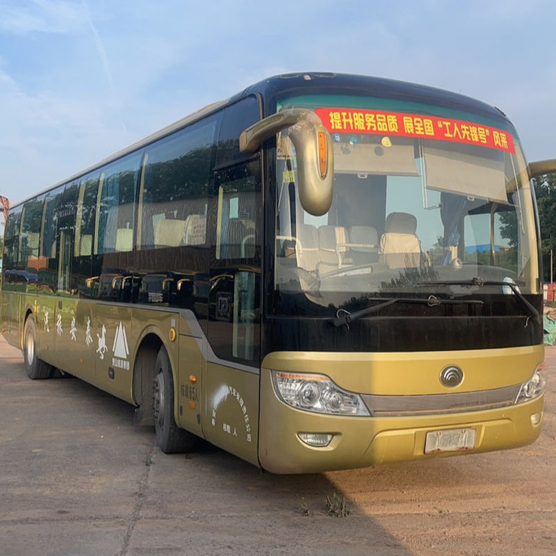 Autobus de tourisme d'occasion 65 places avec couple nominal 270/2200 et pneus 7,50-16
