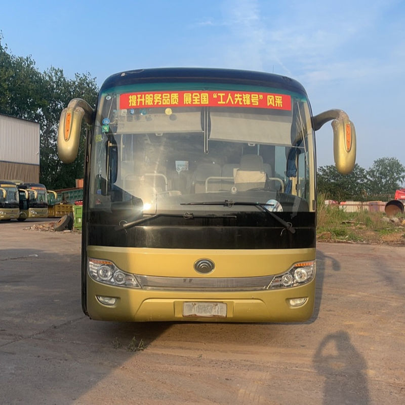 Autobus de tourisme d'occasion 65 places avec couple nominal 270/2200 et pneus 7,50-16