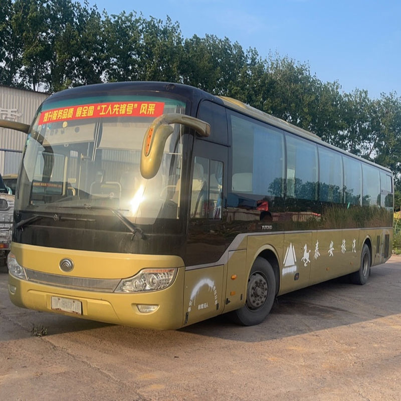 Autobus de tourisme d'occasion 65 places avec couple nominal 270/2200 et pneus 7,50-16