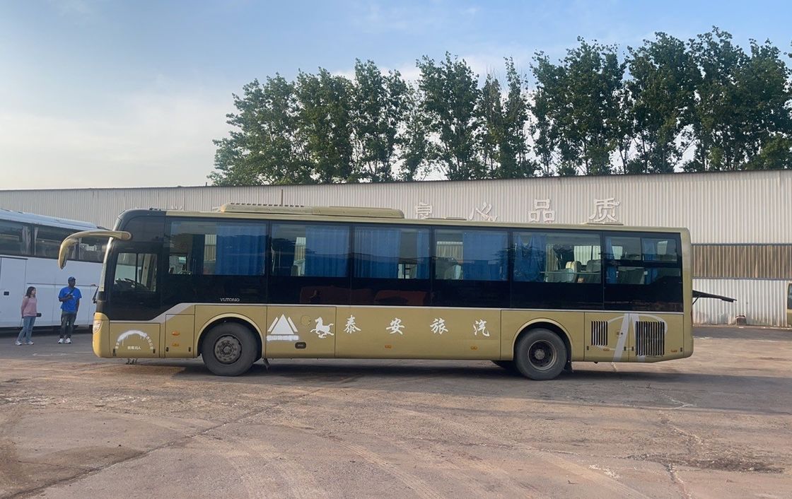 Autobus de tourisme d'occasion 65 places avec couple nominal 270/2200 et pneus 7,50-16