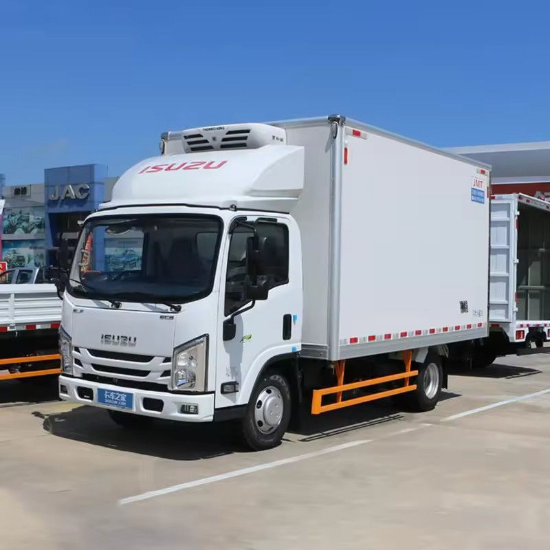 3360 mm d'empattement Isuzu 10 tonnes camion réfrigérateur boîte pour le transport de légumes et de viande