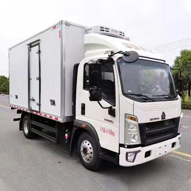 Exigence personnalisée Camion réfrigéré de 130 chevaux 4x2 pour la livraison de crème glacée et le refroidissement des aliments