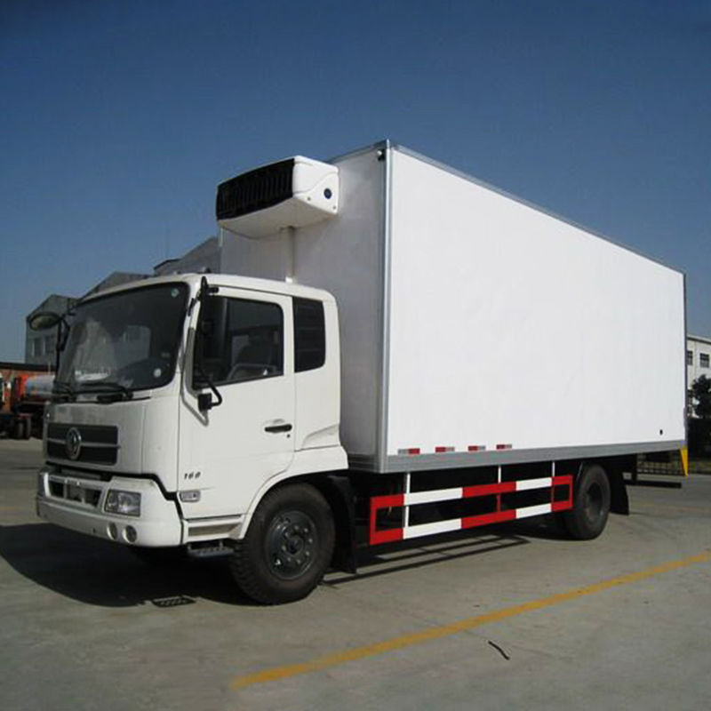Exigence personnalisée Camion réfrigéré de 130 chevaux 4x2 pour la livraison de crème glacée et le refroidissement des aliments