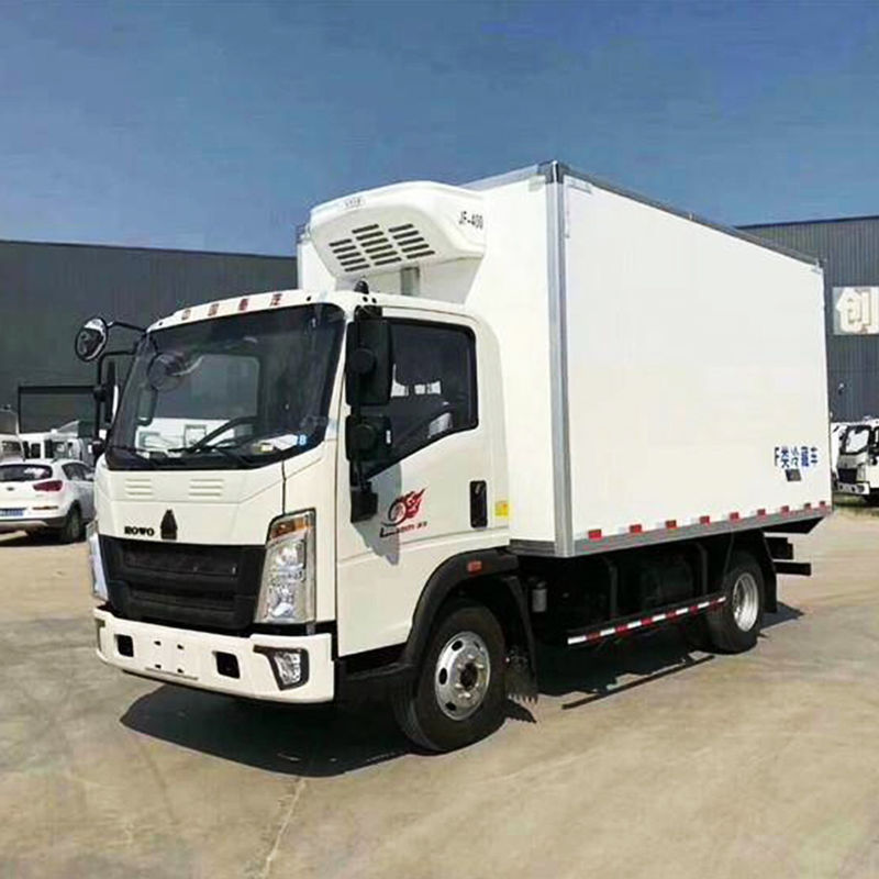 Exigence personnalisée Camion réfrigéré de 130 chevaux 4x2 pour la livraison de crème glacée et le refroidissement des aliments