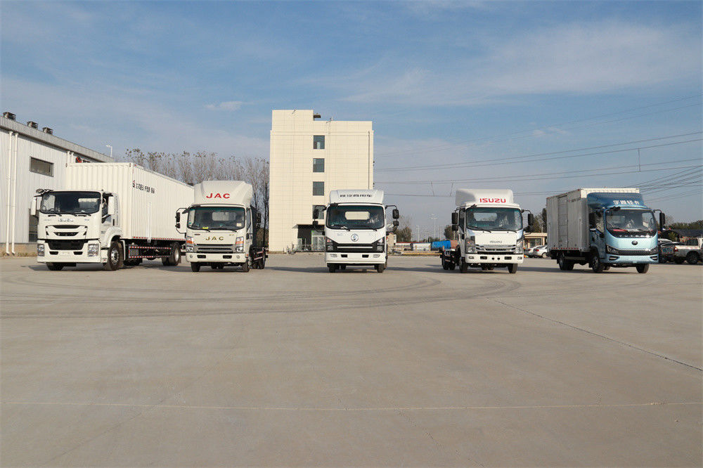 Isuzu Diesel 4*2 camion de fret moyen avec carrosserie détachable et débrancheurs hydrauliques