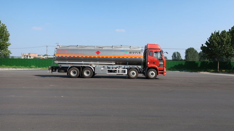 CIMC LINYU FAW 8*4 31 Cubs alliage d'aluminium Diesel Camion-citerne Camion-citerne à essence Camion de transport de carburant
