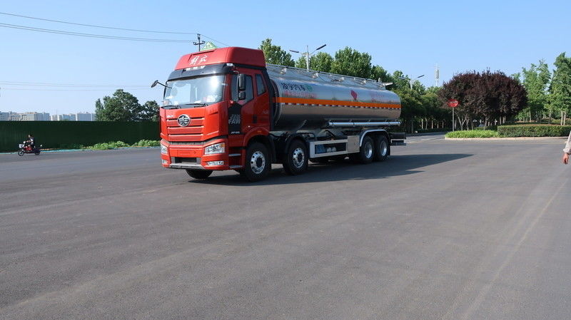 CIMC LINYU FAW 8*4 31 Cubs alliage d'aluminium Diesel Camion-citerne Camion-citerne à essence Camion de transport de carburant