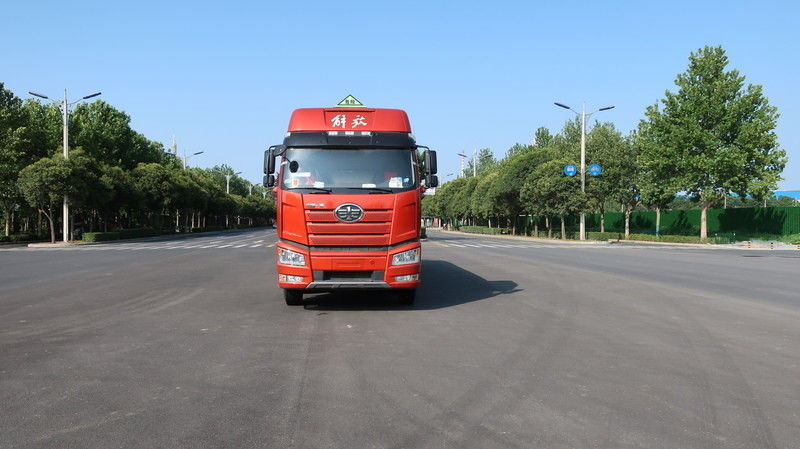 CIMC LINYU FAW 8*4 31 Cubs alliage d'aluminium Diesel Camion-citerne Camion-citerne à essence Camion de transport de carburant