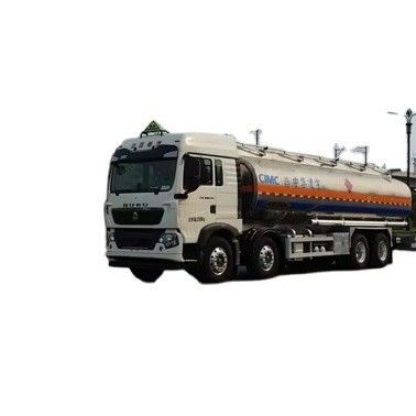 CIMC LINYU 8*4 30m3 Camion-citerne diesel en alliage d'aluminium SINO pour le transport de carburant liquide