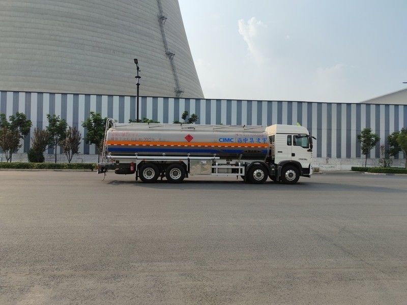 CIMC LINYU 8*4 30m3 Camion-citerne diesel en alliage d'aluminium SINO pour le transport de carburant liquide