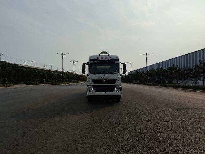 CIMC LINYU 8*4 30m3 Camion-citerne diesel en alliage d'aluminium SINO pour le transport de carburant liquide