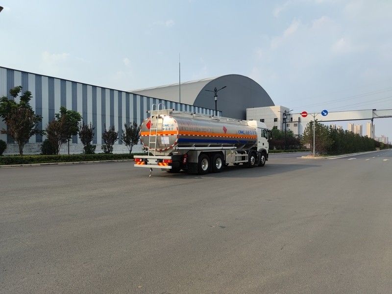 CIMC LINYU 8*4 30m3 Camion-citerne diesel en alliage d'aluminium SINO pour le transport de carburant liquide