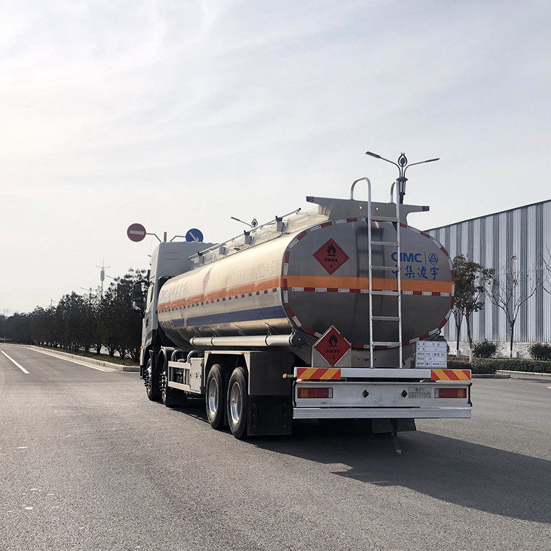 CIMC LINYU 8*4 Dongfeng Chassis 20-40m3 Camion réservoir d'huile avec le couple maximal 1000-1500Nm