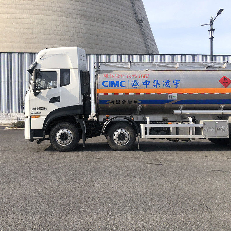 CIMC LINYU 8*4 Dongfeng Chassis 20-40m3 Camion réservoir d'huile avec le couple maximal 1000-1500Nm