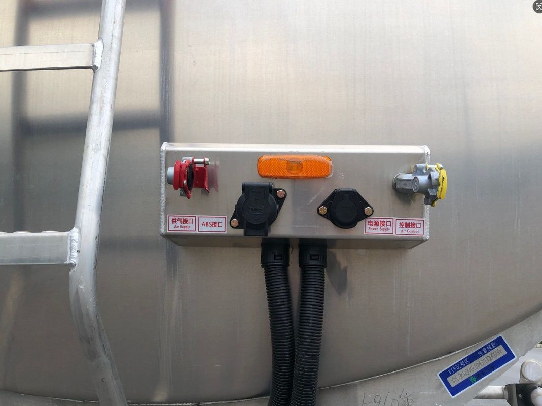 Tanker diesel en alliage d'aluminium pour l'Afrique 44m3 Diesel liquide Semi-remorque Carburant essence