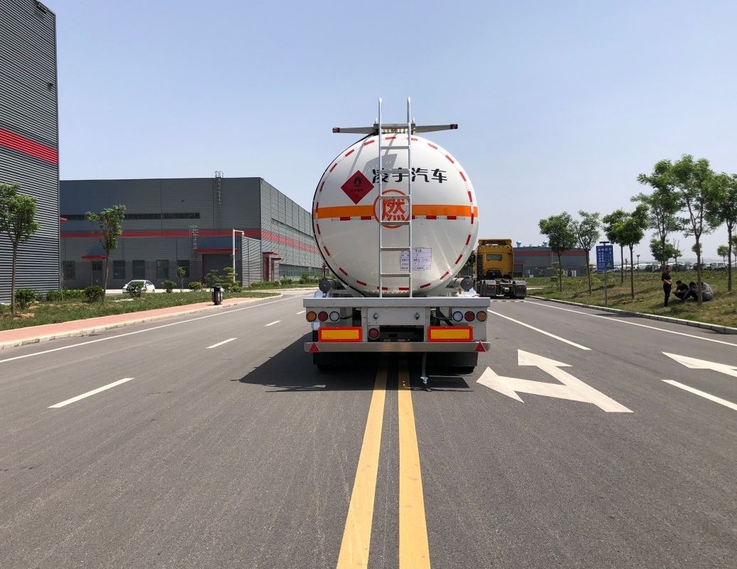 Trailer à carburant de 48000 litres en acier CIMC LINYU pour le transport efficace du pétrole brut