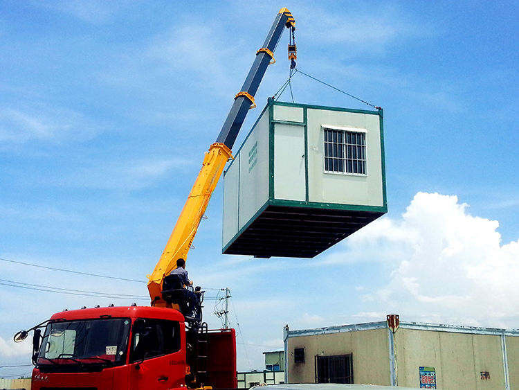 10 tonnes Téléscopic Boom Truck montée grue et avec Outrigger Span de 2280-5580 mm