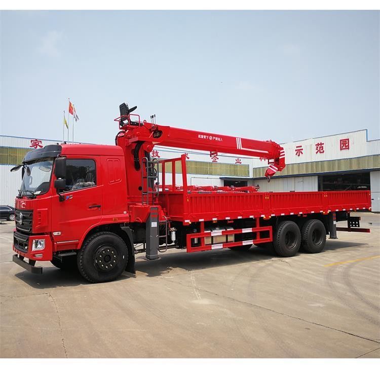 8 tonnes de mini-camion monté grue avec 4m * 4 bras de boom et pompe hydraulique Eaton