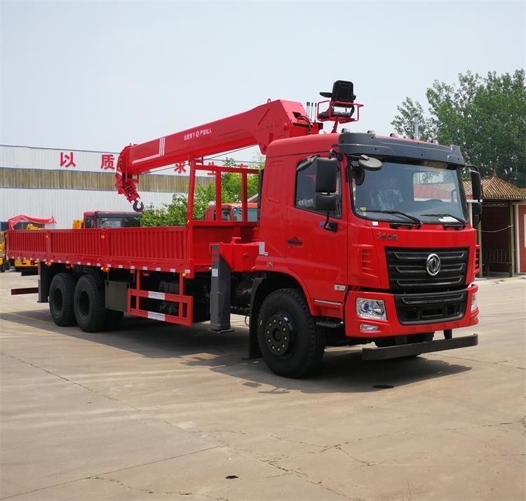 8 tonnes de mini-camion monté grue avec 4m * 4 bras de boom et pompe hydraulique Eaton