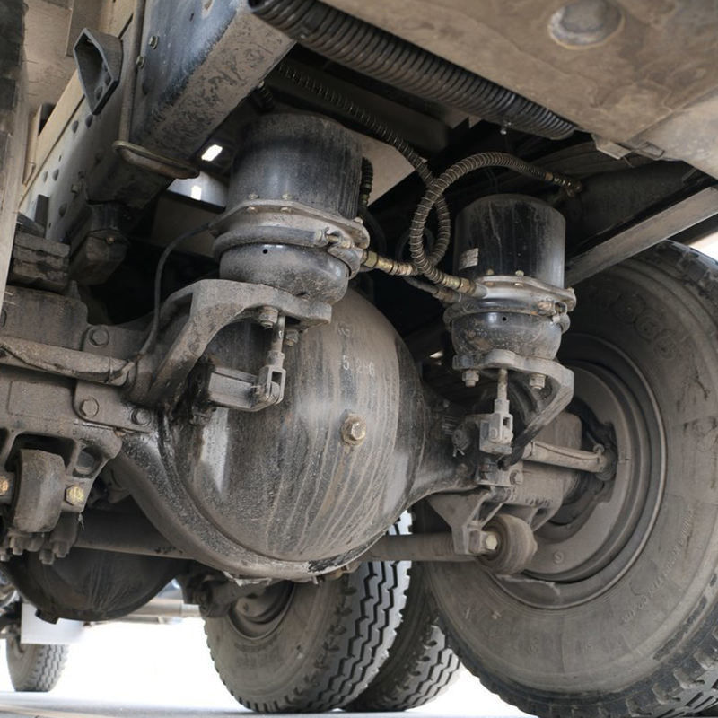 16 tonnes Capacité de levage 350 chevaux 8*4 Grue de camion avec système électronique de contrôle de la stabilité