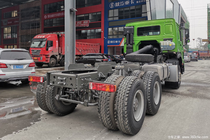 Siège du conducteur normal Sinotruk Howo 371 HP Euro 2 manuel 6X4 moteur diesel Tête de camion