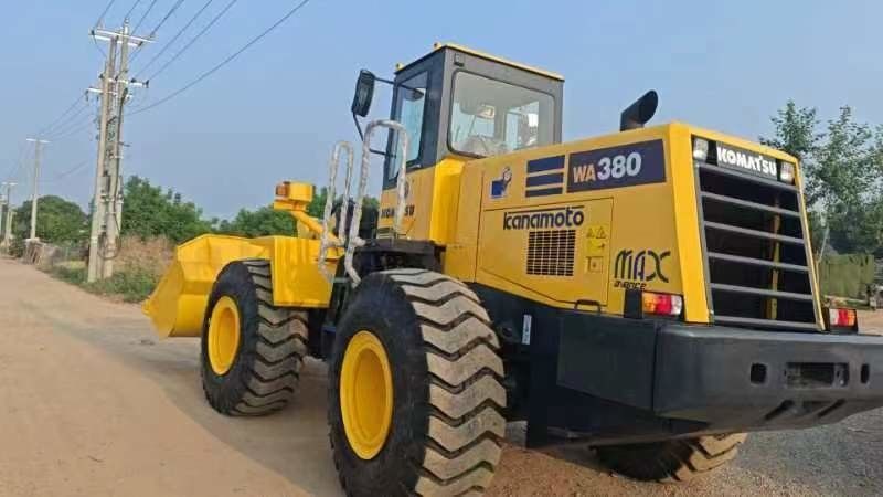 Chargeur avant de 4 tonnes de charge nominale et de 4,78 m de longueur utilisé original 380-3 Komatsu Chargeur