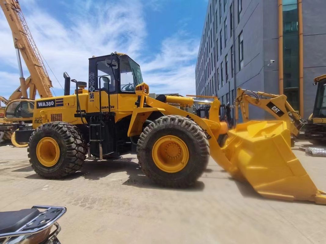 Chargeur avant de 4 tonnes de charge nominale et de 4,78 m de longueur utilisé original 380-3 Komatsu Chargeur