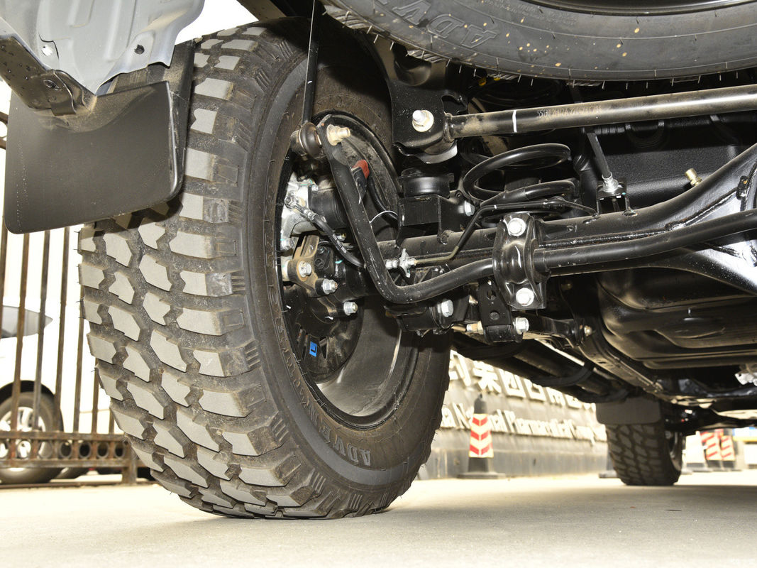 2024 Dongfeng 4*4 8AT camion-citerne à essence avec ESC et support de toit en alliage d'aluminium