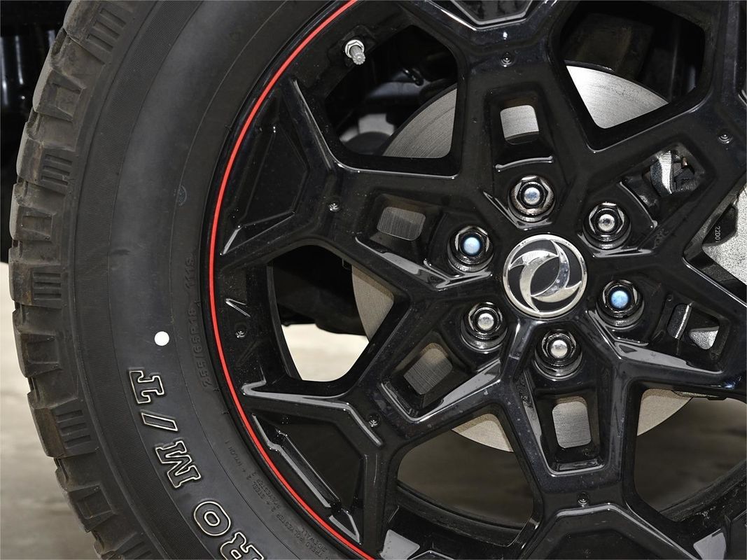 2024 Dongfeng 4*4 8AT camion-citerne à essence avec ESC et support de toit en alliage d'aluminium