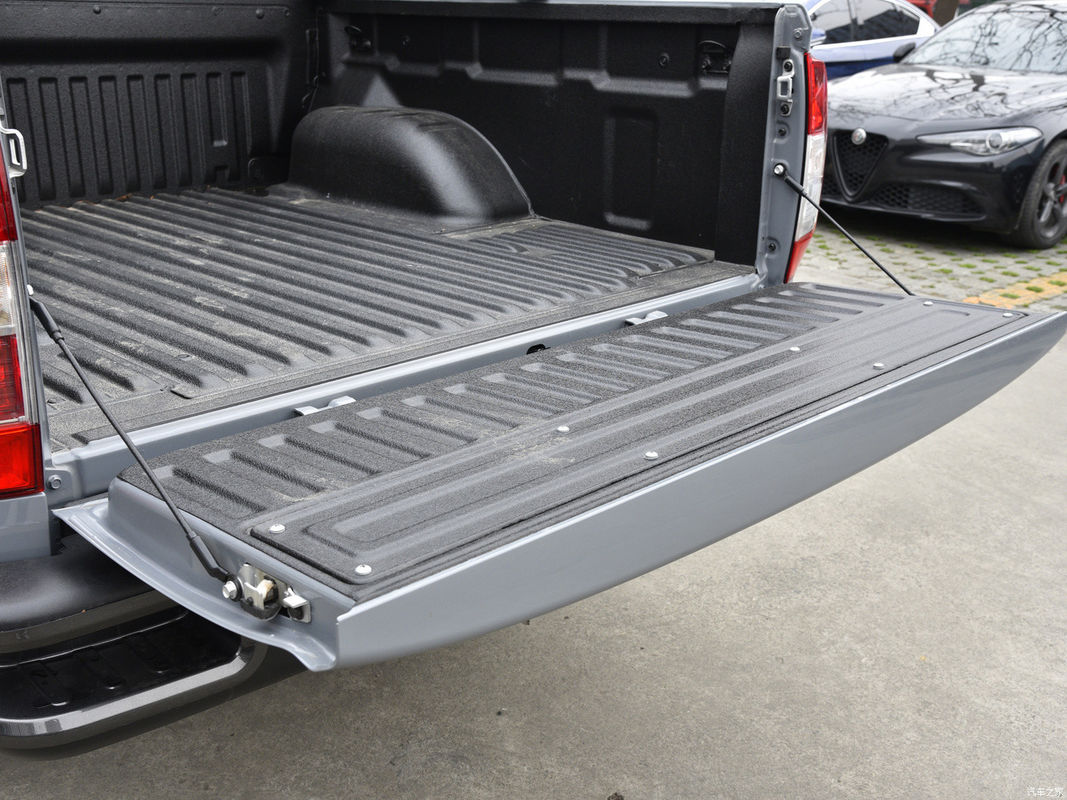 2024 Dongfeng 4*4 8AT camion-citerne à essence avec ESC et support de toit en alliage d'aluminium