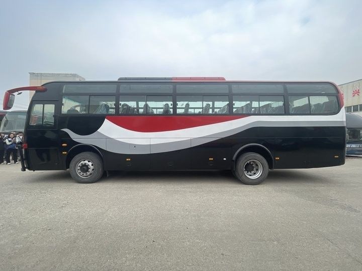 Autobus diesel de 12 m avec dimensions globales de 12450*2550*3790 mm et pneus 295/80R22.5-18PR