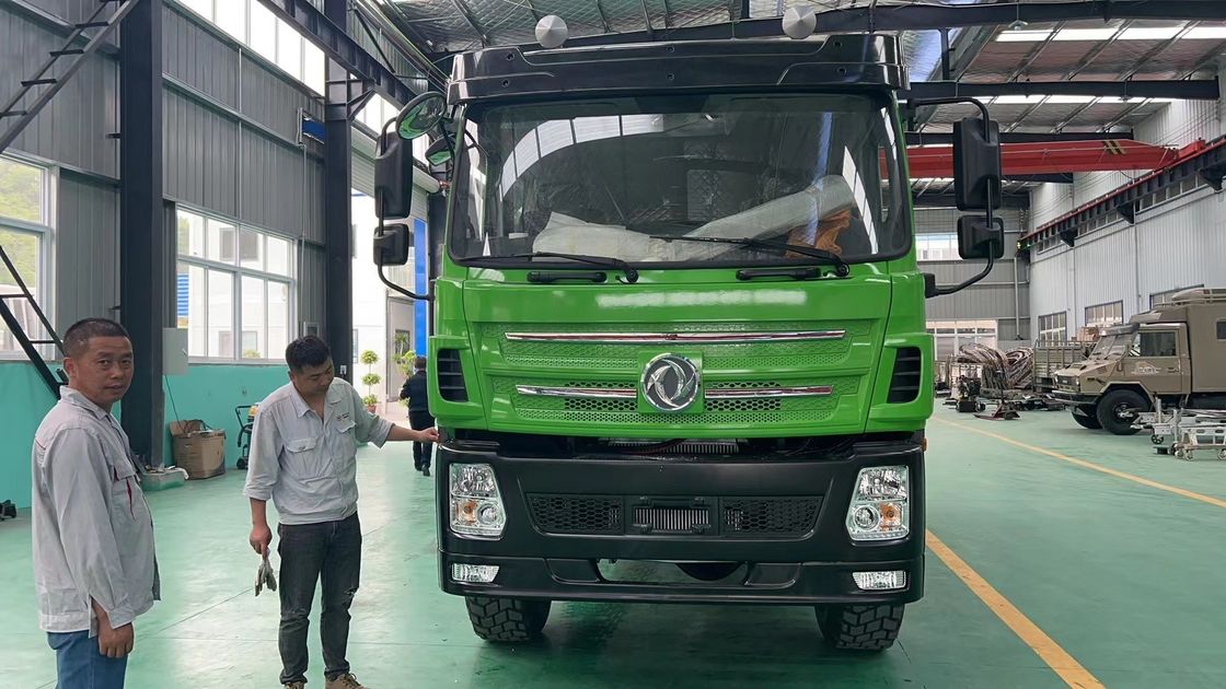 Boîte de vitesses manuelle à 8 vitesses et 155 kW de puissance 6 * 6 bus de voyageurs du désert pour l'exploitation minière à Dongfeng
