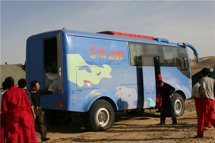6700mm Longueur 4x4 Autobus du désert hors route Awd 14 sièges Autobus de passagers pour l'Afrique Euro 3 Norme d'émission