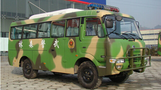 6700mm Longueur 4x4 Autobus du désert hors route Awd 14 sièges Autobus de passagers pour l'Afrique Euro 3 Norme d'émission