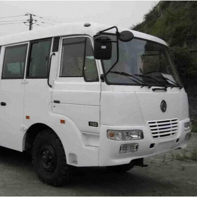 Dongfeng EQ6840PT 6x6 Autobus tout-terrain de luxe Longueur 8380mm Avant / arrière surplomb 1290/2790mm