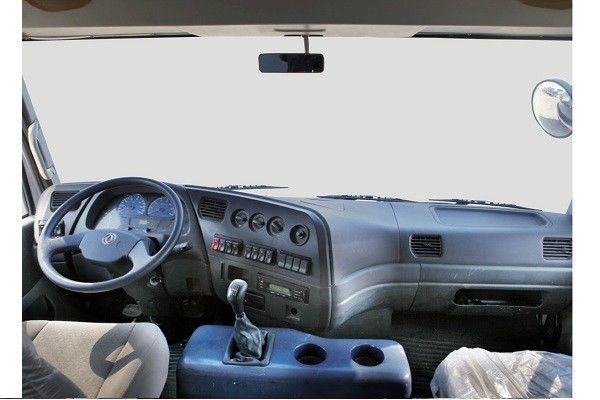 Autobus tout-terrain 4x4 de 180 chevaux Dongfeng EQ6750PT Avec une capacité de moteur de 4 à 6 litres et une largeur totale de 2420 mm