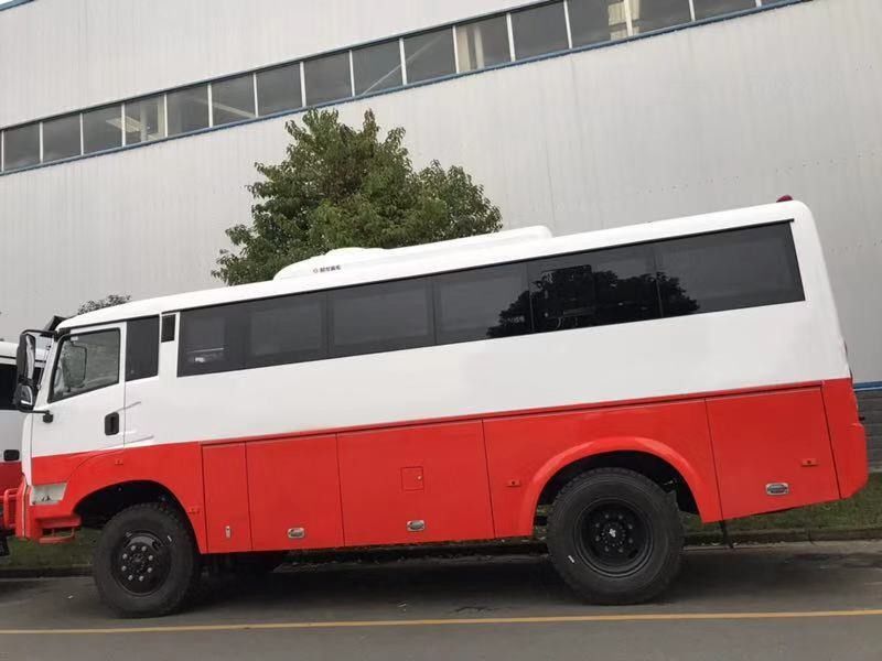 30 sièges 4X4 4WD Autobus de taille moyenne double circuit plein frein à air et A / C Dongfeng EQ6750ZT
