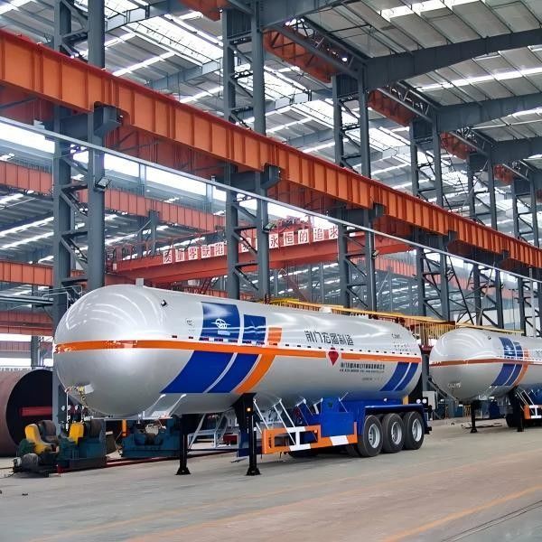 2.1 MPa pression d'hydrotest CIMC LINYU Howo châssis 8*4 réservoir de transport de gaz semi-remorque